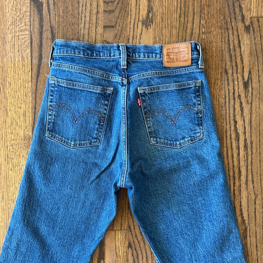 LEVI’S premium denim wedgie cropped straight size 28